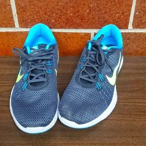 Nike Trainers... Womens  size 11.